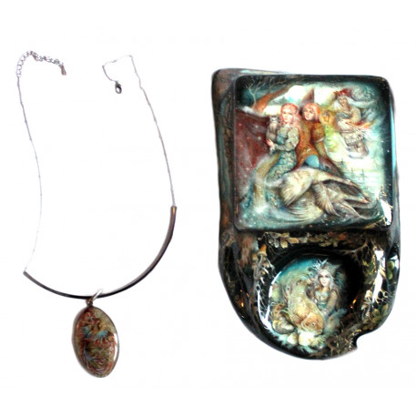 Flying Carpet (A Set of a box and a Pendant on a chain)